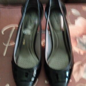 Life Stride Glossy Black Flats
